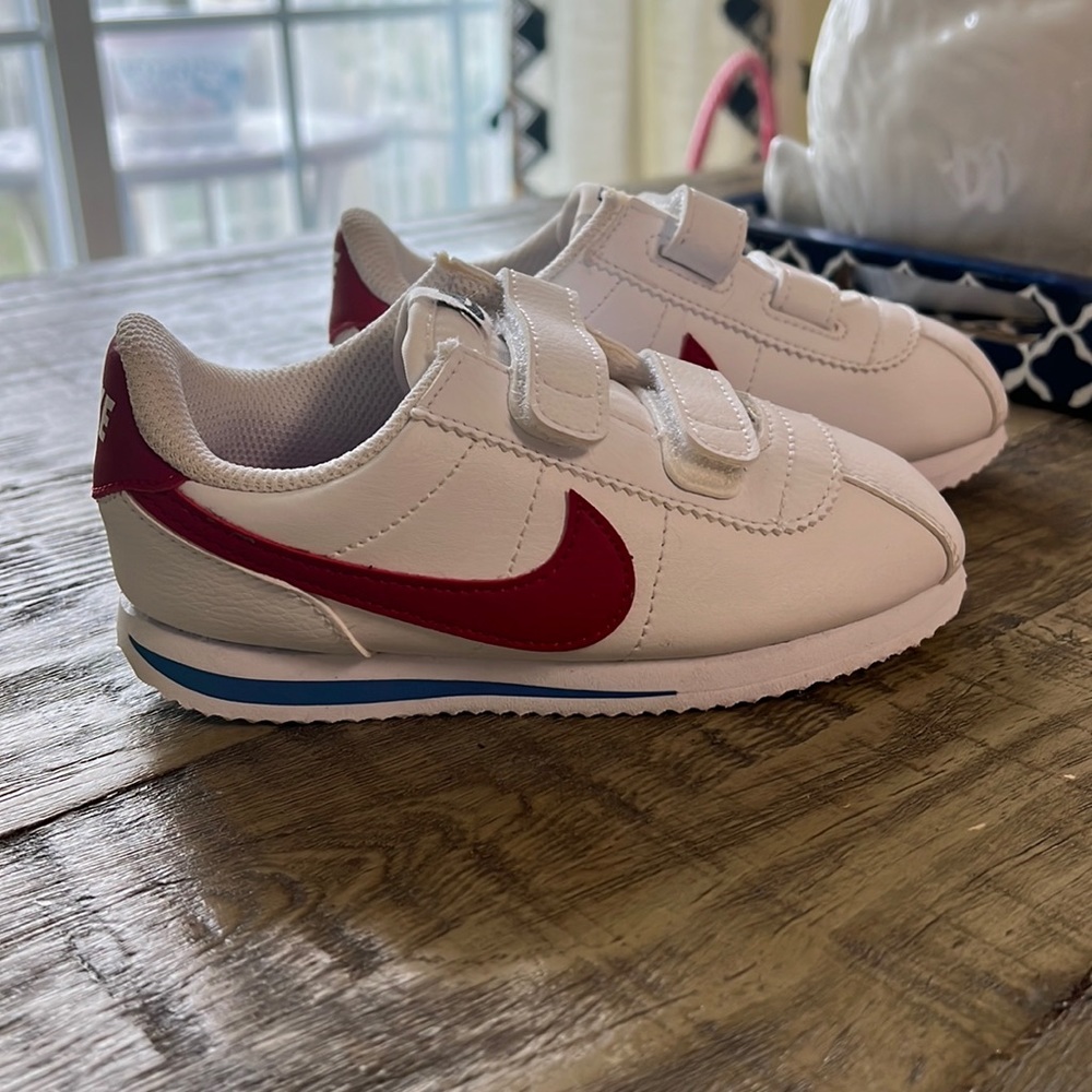 Nike sneakers/toddler/size 10C/never worn